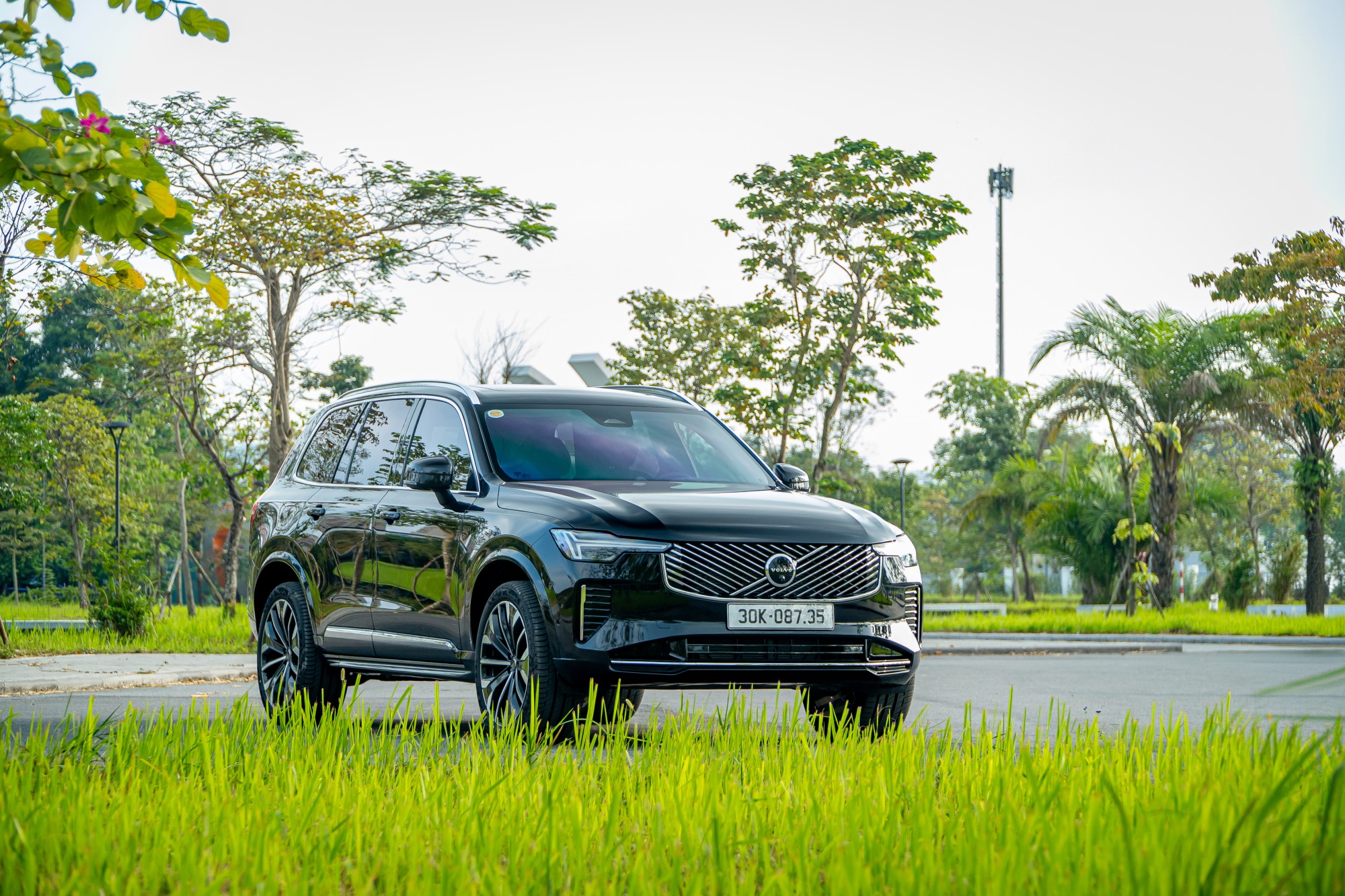 Volvo XC90 Facelift 2026 được ra mắt với phiên bản động cơ xăng B5 Mild Hybrid